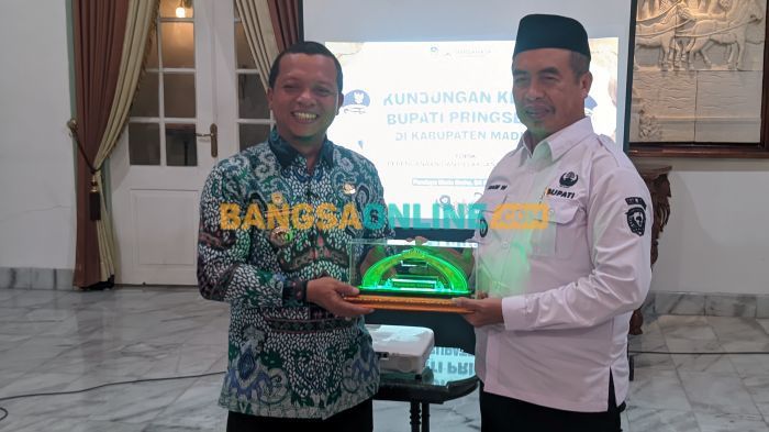 Pemkab Pringsewu Studi Tiru KBPU Penerangan Jalan ke Kabupaten Madiun