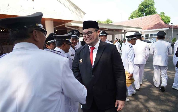 Serahkan SK Perpanjangan Jabatan Kepala Desa, Bupati Kediri: Turun ke Bawah Serahkan SK Perpanjangan Jabatan Kepala Desa, Bupati Kediri: Turun ke Bawah