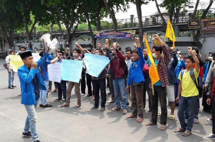 Peringati Hari HAM, Aktivis PMII Demo DPRD Gresik Peringati Hari HAM, Aktivis PMII Demo DPRD Gresik