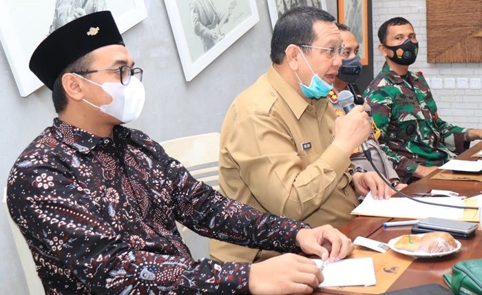 Pjs Wali Kota Pasuruan Pimpin Rapat Persiapan Haul Kiai Hamid ke-39 Pjs Wali Kota Pasuruan Pimpin Rapat Persiapan Haul Kiai Hamid ke-39