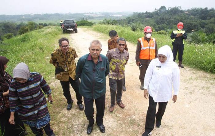 Khofifah Dorong Pengolah Limbah B3 di Lamongan Beroperasi Tahun Depan