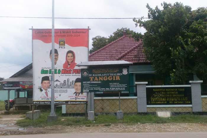 Di Tuban, Sejumlah APK Paslon Gubernur Jatim Tidak Ditertibkan Di Tuban, Sejumlah APK Paslon Gubernur Jatim Tidak Ditertibkan