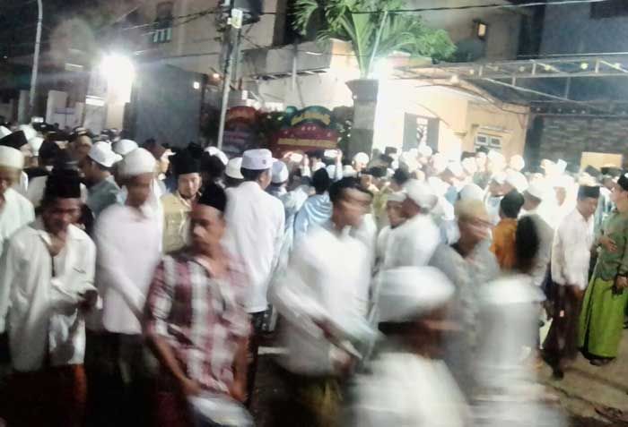 Ikuti Tahlil Ra Lilur, Ribuan Pengunjung Padati Pesarean Syaikhona Kholil Ikuti Tahlil Ra Lilur, Ribuan Pengunjung Padati Pesarean Syaikhona Kholil