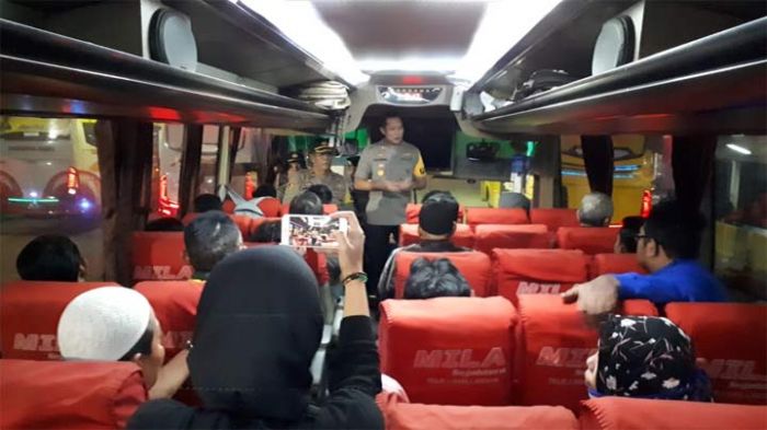 Sweeping Masyarakat yang Hendak Ikut Aksi People Power, Polres Jember Sidak Terminal Sweeping Masyarakat yang Hendak Ikut Aksi People Power, Polres Jember Sidak Terminal