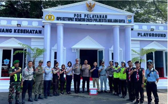 Posyan Berbentuk Miniatur Istana Merdeka Polresta Malang Kota Curi Perhatian Pemudik