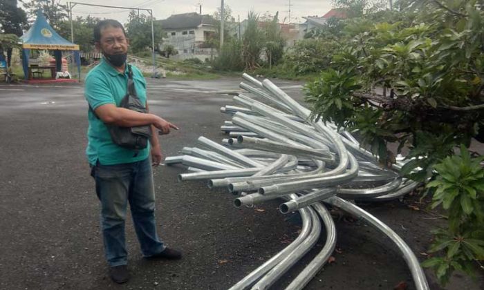 Progres Pemasangan PJU Solar Cell di Jalan Utama Kota Pasuruan Capai 84 Persen Progres Pemasangan PJU Solar Cell di Jalan Utama Kota Pasuruan Capai 84 Persen