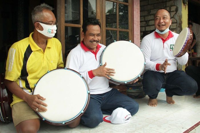 Qosim-Alif Siap Bantu Pasarkan Alat Musik Rebana Produk Bungah Go Nasional Qosim-Alif Siap Bantu Pasarkan Alat Musik Rebana Produk Bungah Go Nasional