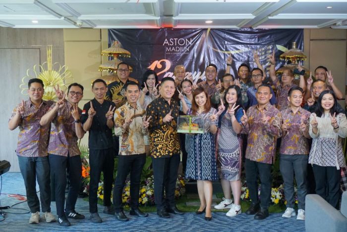Puncak Perayaan HUT Ke-12, Aston Madiun Gelar Doa Syukur dan Potong Tumpeng