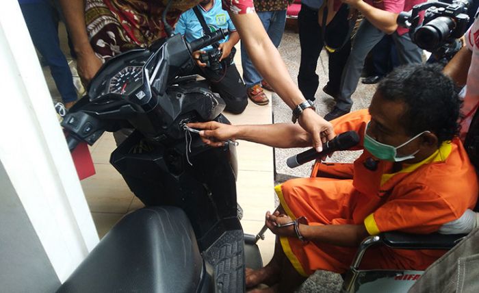 Nekat Maling Motor Saat Pagi Hari, Pria Asal Lumajang Ditangkap Lalu Diserahkan Warga ke Polisi Nekat Maling Motor Saat Pagi Hari, Pria Asal Lumajang Ditangkap Lalu Diserahkan Warga ke Polisi