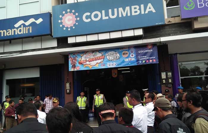 Dianggap Lakukan PHK Sepihak, Toko Columbia Didemo Mantan Karyawan