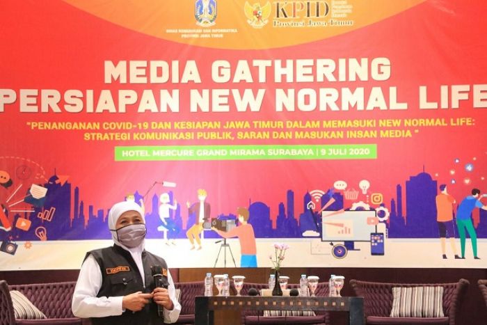 Jelang New Normal, Gubernur Khofifah Ajak Media Sosialisasikan Lebih Masif Protokol Kesehatan Jelang New Normal, Gubernur Khofifah Ajak Media Sosialisasikan Lebih Masif Protokol Kesehatan
