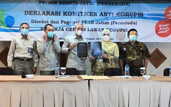 Wujudkan Pengelolaan BUMD yang Bersih, Pemprov Jatim Gandeng KPK Deklarasi Pencegahan Korupsi Wujudkan Pengelolaan BUMD yang Bersih, Pemprov Jatim Gandeng KPK Deklarasi Pencegahan Korupsi
