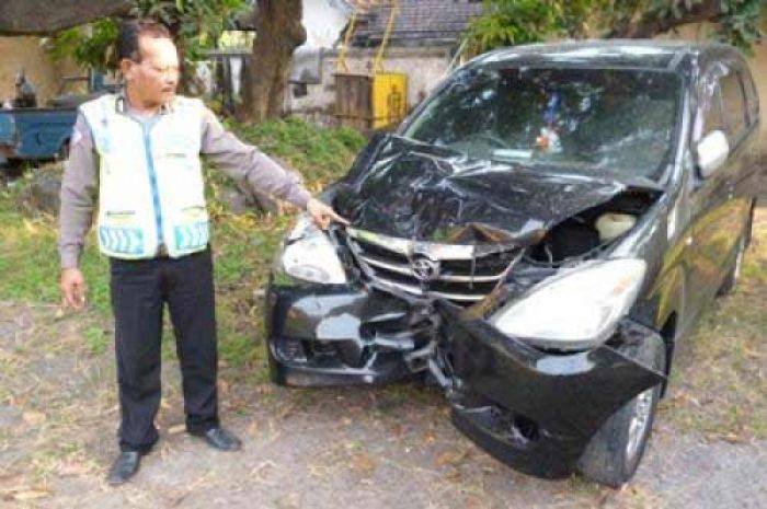 Hindari Lubang, Dua Pelajar di Krembung Sidoarjo Disambar Avanza Hindari Lubang, Dua Pelajar di Krembung Sidoarjo Disambar Avanza