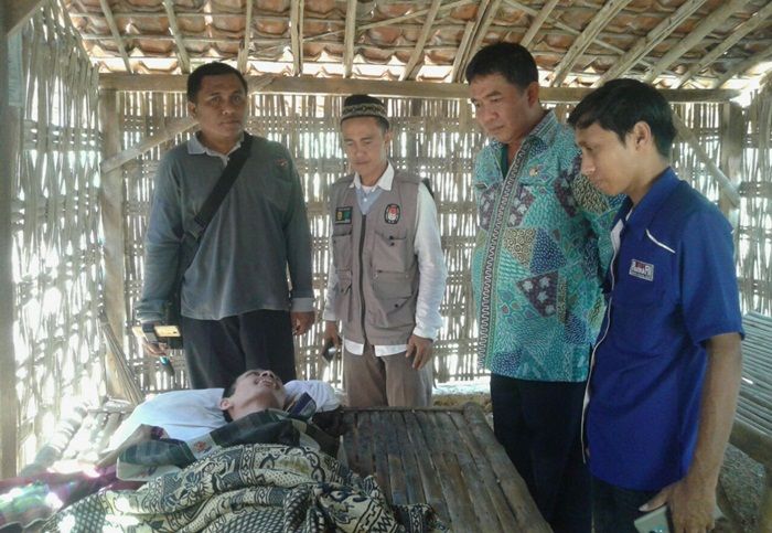 Lumpuh Sejak Lahir, Sekcam Palengaan Pamekasan Janji akan Bantu Rida Lumpuh Sejak Lahir, Sekcam Palengaan Pamekasan Janji akan Bantu Rida