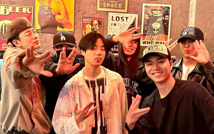 iKON Bikin Fans Terharu Lewat Foto Reuni Usai Junhwan Rampung Wamil iKON Bikin Fans Terharu Lewat Foto Reuni Usai Junhwan Rampung Wamil