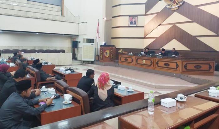 DPRD Jember Akhirnya Interpelasi Bupati Faida DPRD Jember Akhirnya Interpelasi Bupati Faida