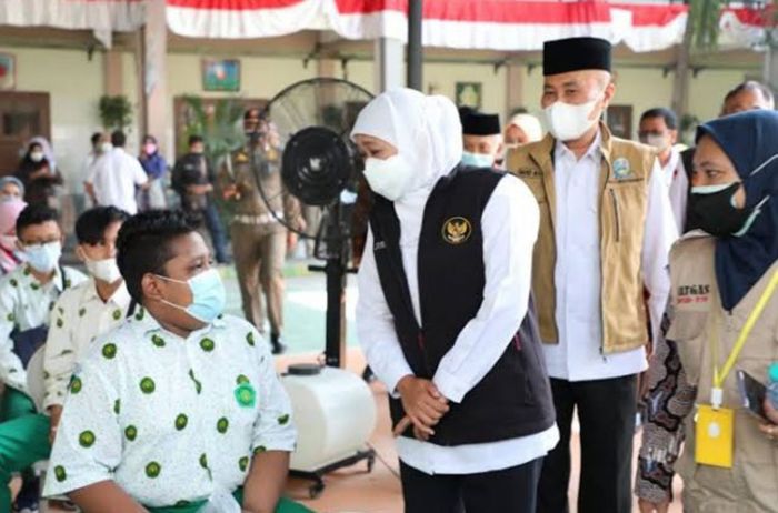 Gubernur Khofifah Minta Kepala Daerah di Jatim Gerak Cepat Sukseskan Vaksinasi Anak