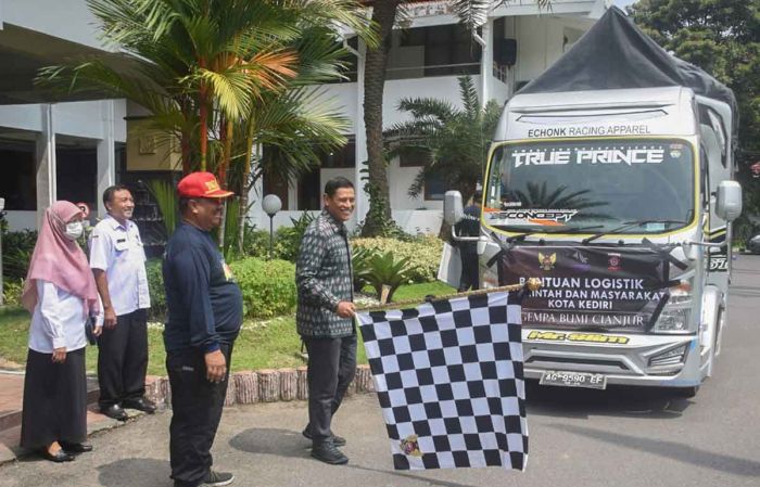 Wali Kota Kediri Berangkatkan Bantuan untuk Korban Gempa di Cianjur Wali Kota Kediri Berangkatkan Bantuan untuk Korban Gempa di Cianjur