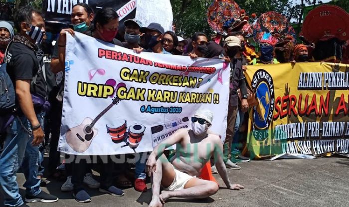 Minta Diizinkan Gelar Pertunjukan, Ratusan Pekerja Seni di Gresik Demo DPRD