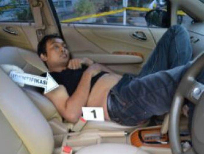 Telat Inex , Tewas OD Dalam Mobil