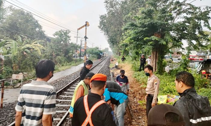 Hendak Seberangi Rel, Warga Gedangan Sidoarjo Tewas Tertabrak Kereta Api Komuter