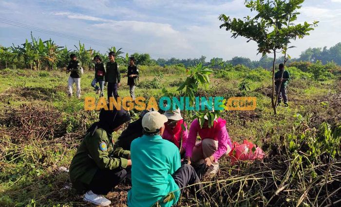 Kurangi Dampak Pemanasan Global, Masyarakat Sukoharjo Bojonegoro Tanam Pohon