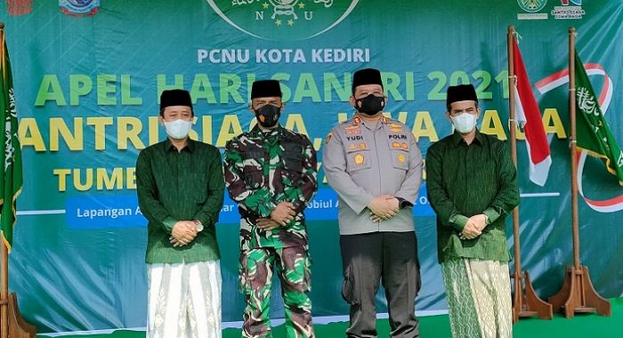 Santri Lirboyo dan Ar-Risalah Kota Kediri Apel Akbar Hari Santri Nasional