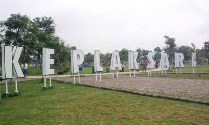 Bermesraan di Taman Keplaksari, Sepasang Pelajar di Jombang Menangis Saat Dirazia Bermesraan di Taman Keplaksari, Sepasang Pelajar di Jombang Menangis Saat Dirazia