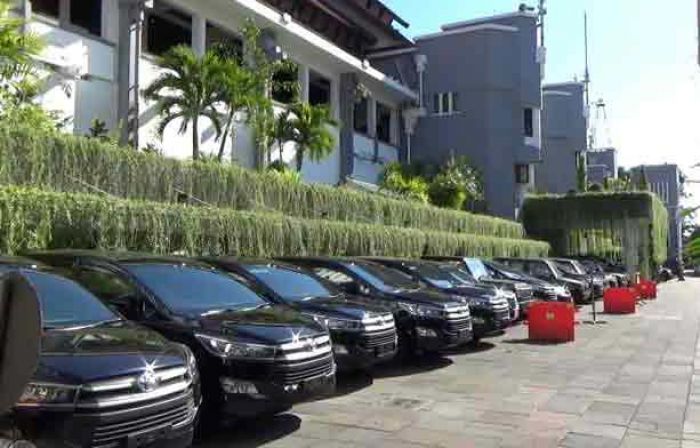 DPRD Kota Surabaya Kembalikan 46 Mobdin Mewah DPRD Kota Surabaya Kembalikan 46 Mobdin Mewah