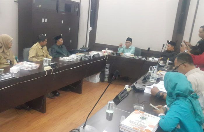 Imbas Demo Siswa, Komisi IV DPRD Pasuruan Panggil Kepsek SMKN 1 Rembang dan Sejumlah Pelajar Imbas Demo Siswa, Komisi IV DPRD Pasuruan Panggil Kepsek SMKN 1 Rembang dan Sejumlah Pelajar