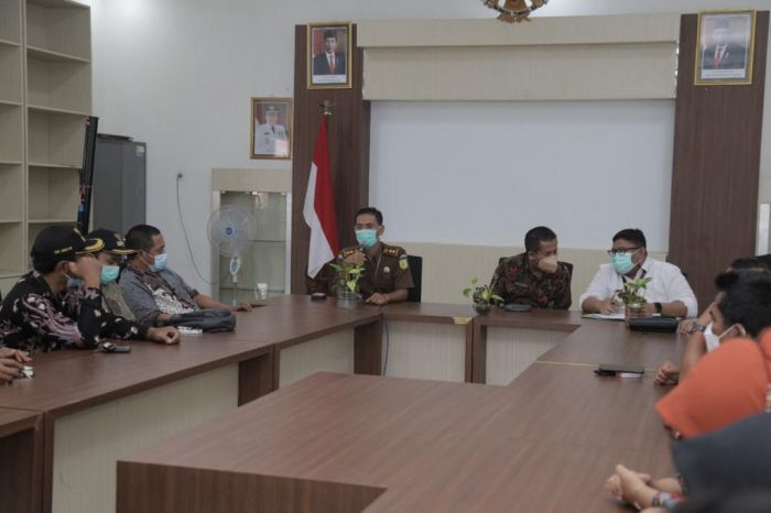 Dorong Kades Berinovasi, Kejari Jember Siap Dampingi Penyusunan APBDes 2022 Dorong Kades Berinovasi, Kejari Jember Siap Dampingi Penyusunan APBDes 2022