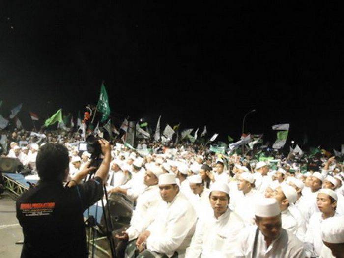 Ribuan Jamaah Habib Syekh Padati Masjid Dander Bojonegoro Ribuan Jamaah Habib Syekh Padati Masjid Dander Bojonegoro