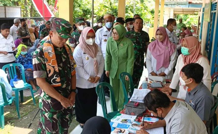 Dandim Gresik Dampingi Kunker Tim Wasev TMMD ke-115 di Desa Kramat Dandim Gresik Dampingi Kunker Tim Wasev TMMD ke-115 di Desa Kramat