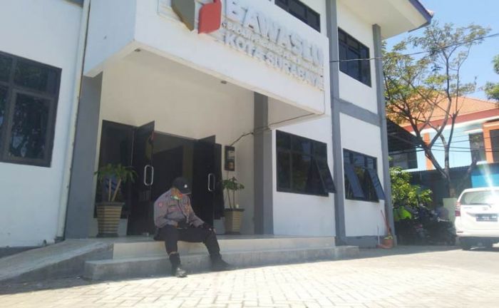 Hari ini Putusan Sidang Sengketa Bapaslon Perseorangan, Kantor Bawaslu Surabaya Dijaga Polisi Hari ini Putusan Sidang Sengketa Bapaslon Perseorangan, Kantor Bawaslu Surabaya Dijaga Polisi