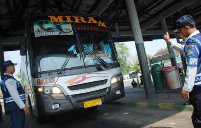 Jelang Lebaran, Dishub Jombang Razia Armada Bus di Terminal Kepuhsari Jombang
