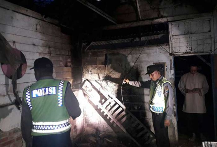 Pompa Air Korslet, Dapur Milik Guru SD di Plumpang Terbakar Pompa Air Korslet, Dapur Milik Guru SD di Plumpang Terbakar