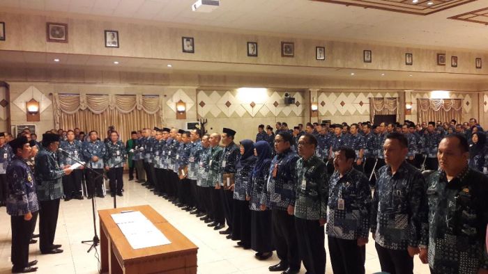 Mutasi Pejabat Pemkab Gresik, Agus Mualif Akhirnya Didongkel dari DPM PTSP Mutasi Pejabat Pemkab Gresik, Agus Mualif Akhirnya Didongkel dari DPM PTSP