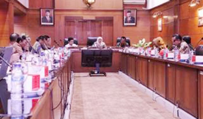 Khofifah Minta Raka-Raki Dilibatkan dalam Germas-PHBS untuk Promotif dan Preventif Kesehatan Khofifah Minta Raka-Raki Dilibatkan dalam Germas-PHBS untuk Promotif dan Preventif Kesehatan