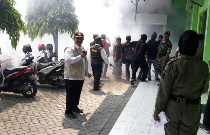 Peringati Hari Kesiapsiagaan Bencana, BPBD Gresik Gelar Simulasi Penanganan Banjir dan Kebakaran Peringati Hari Kesiapsiagaan Bencana, BPBD Gresik Gelar Simulasi Penanganan Banjir dan Kebakaran