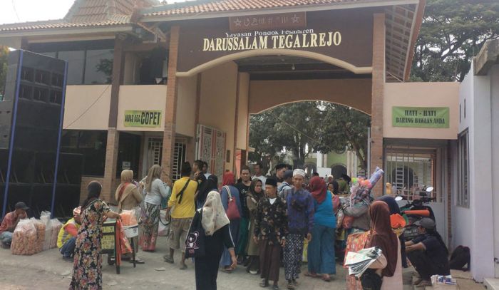 Ribuan Jemaah Hadiri Haul Syekh Ahmad Jauhari Umar Pesantren Darussalam Tegalrejo Ribuan Jemaah Hadiri Haul Syekh Ahmad Jauhari Umar Pesantren Darussalam Tegalrejo
