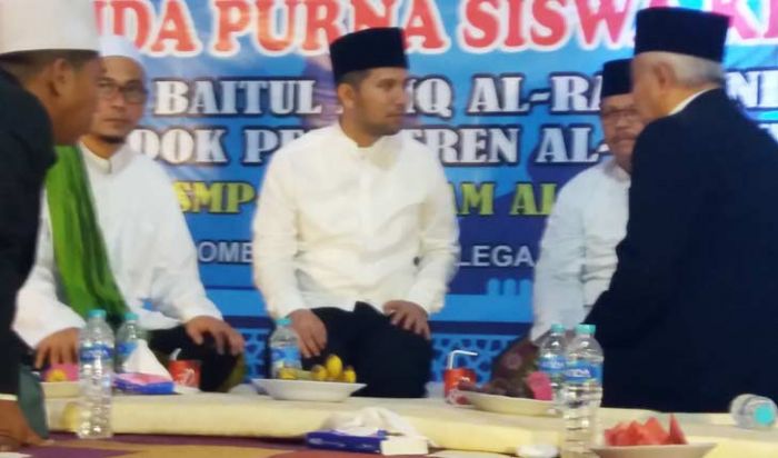 Kiai Asep Minta SPP Madrasah Aliyah juga Digratiskan, Ini Tanggapan Wagub Jatim Emil Dardak Kiai Asep Minta SPP Madrasah Aliyah juga Digratiskan, Ini Tanggapan Wagub Jatim Emil Dardak