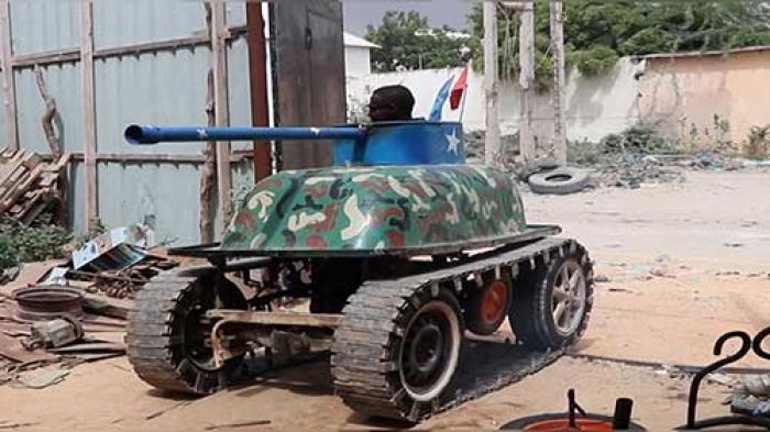Prototipe Alat Perang Somalia, Bak Mandi Dijadikan Tank Prototipe Alat Perang Somalia, Bak Mandi Dijadikan Tank