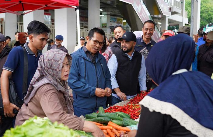 Jelang Lebaran 2025, Wali Kota dan Wakil Wali Kota Batu Sidak Pasar Pagi Among Tani Jelang Lebaran 2025, Wali Kota dan Wakil Wali Kota Batu Sidak Pasar Pagi Among Tani