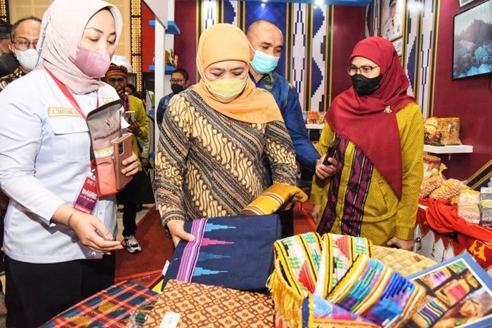 Gubernur Khofifah Raih Penghargaan Jasa Bakti Koperasi dan Usaha Kecil Menengah Tahun 2022 Gubernur Khofifah Raih Penghargaan Jasa Bakti Koperasi dan Usaha Kecil Menengah Tahun 2022