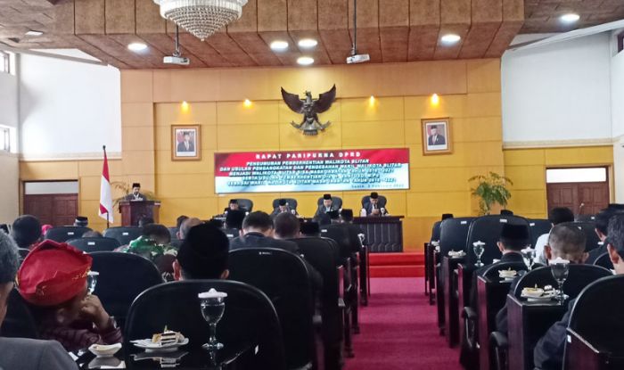 Samanhudi Anwar Diberhentikan Sebagai Wali Kota Blitar Samanhudi Anwar Diberhentikan Sebagai Wali Kota Blitar