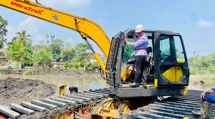 Pengerukan Sungai Wendit, Perumda Tugu Tirta Pastikan Aliran Air Lebih Optimal