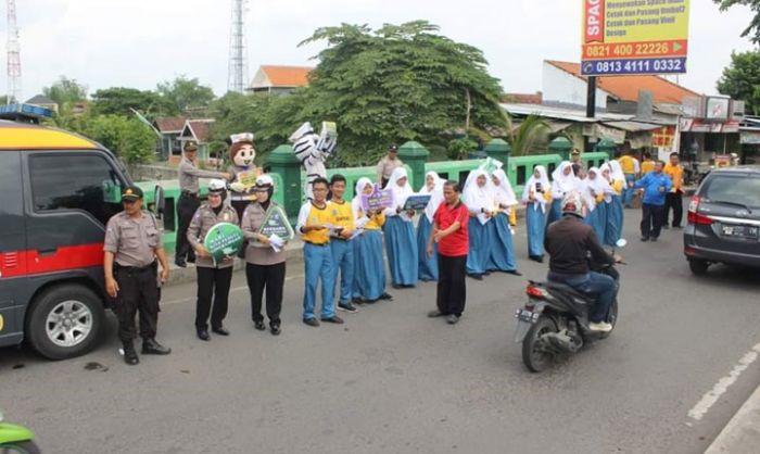 Kampanye Cinta Lingkungan, Polresta Sidoarjo bersama Pelajar Turun Jalan