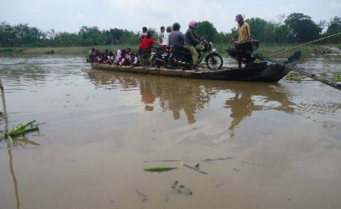 Seluruh Penyebrangan Perahu Tambang di Bojonegoro Belum Layak