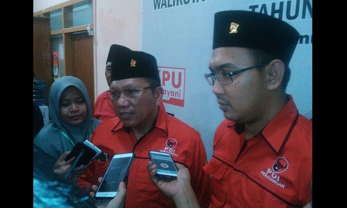 Gagal Usung Petahana, PDIP Mojokerto Kawal Akmal-Rambo ke KPU Gagal Usung Petahana, PDIP Mojokerto Kawal Akmal-Rambo ke KPU