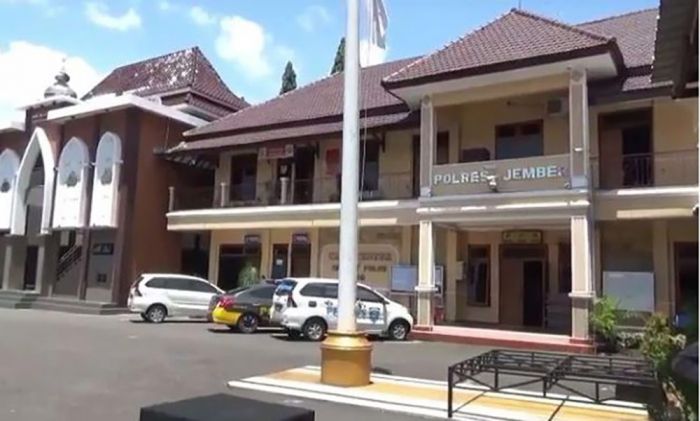 Diduga Terkait Anggaran Covid-19, Tiga Pejabat Jember Diperiksa oleh Polda Jatim Diduga Terkait Anggaran Covid-19, Tiga Pejabat Jember Diperiksa oleh Polda Jatim